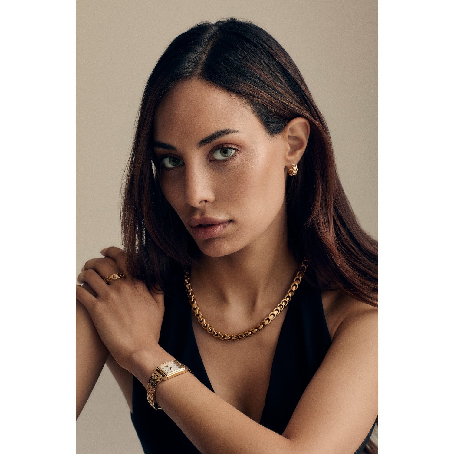 Model wearing the Bulova Signature Link Ring BVR1015-YSNAA, demonstrating its sophisticated presence and timeless appeal.​    Sources
