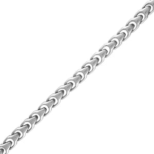 Detailed view highlighting the thickness and interlocking design of the necklace links.