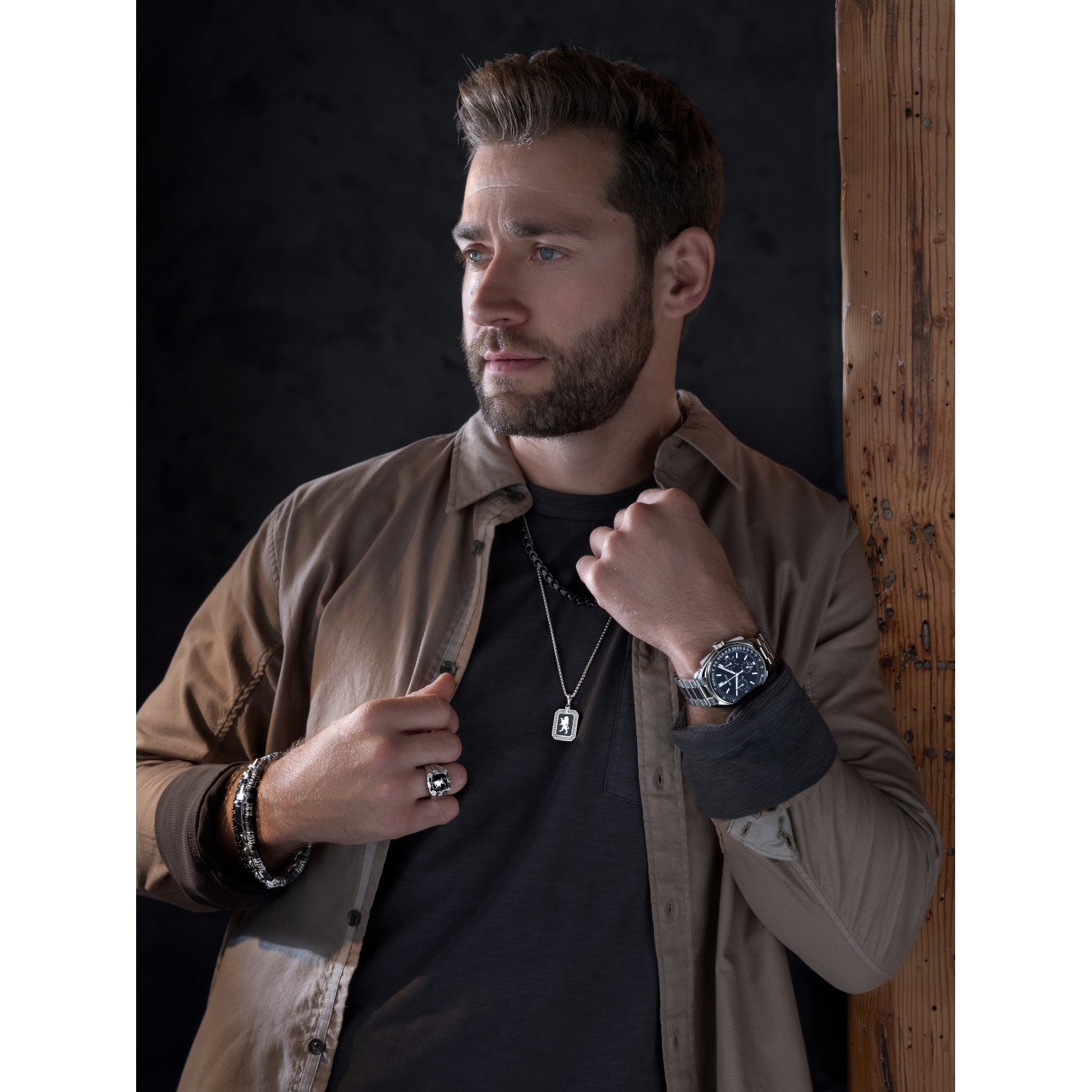 Model wearing the Bulova Crest of Bohemia Ring BVR1007-WSQ7, demonstrating its bold and sophisticated presence on the finger.​