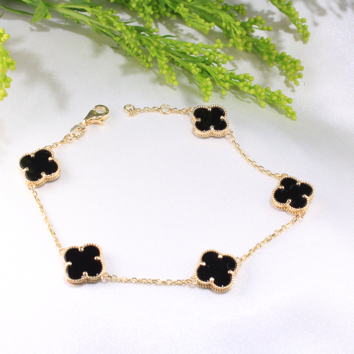 14K Gold Black Onyx Clover Bracelet