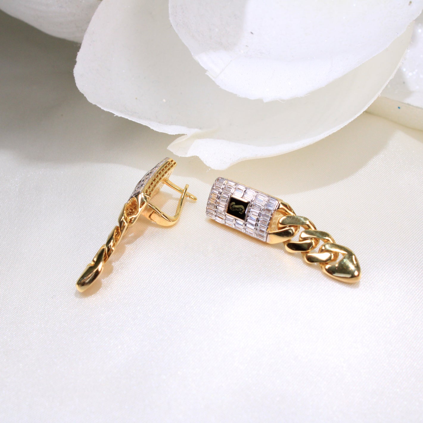 14k Monaco Earrings Classic Plain - Baguette Link