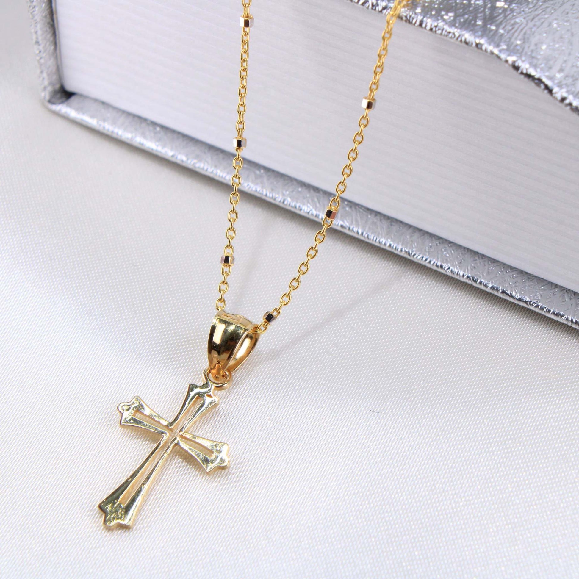 14K Yellow Gold Cross Charm14K Yellow Gold Cross Charm
Chain Sold Separately 14K Yellow Gold Cross Charm
 
Material Type–14k Gold 14K Yellow Gold Cross Charm
 
Approximate Dimensions 14K YelloAll CharmsAlexanderAlexander Gold & Diamonds14K Yellow Gold Cross Charm