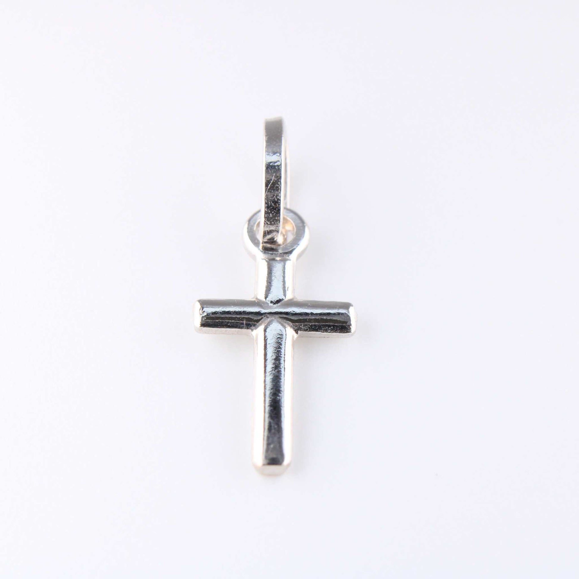 Crucifix Pendants14K White Gold Cross Charm (including 14k white silver cross charm approximate dimensionsheight Crucifix Pendants
 
Material Type–14k Gold (including 14k white silveAll CharmsAlexanderAlexander Gold & DiamondsCrucifix Pendants