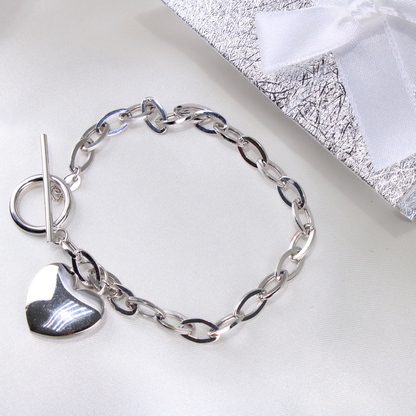 14K White Gold Heart Bracelet 5mm 7in