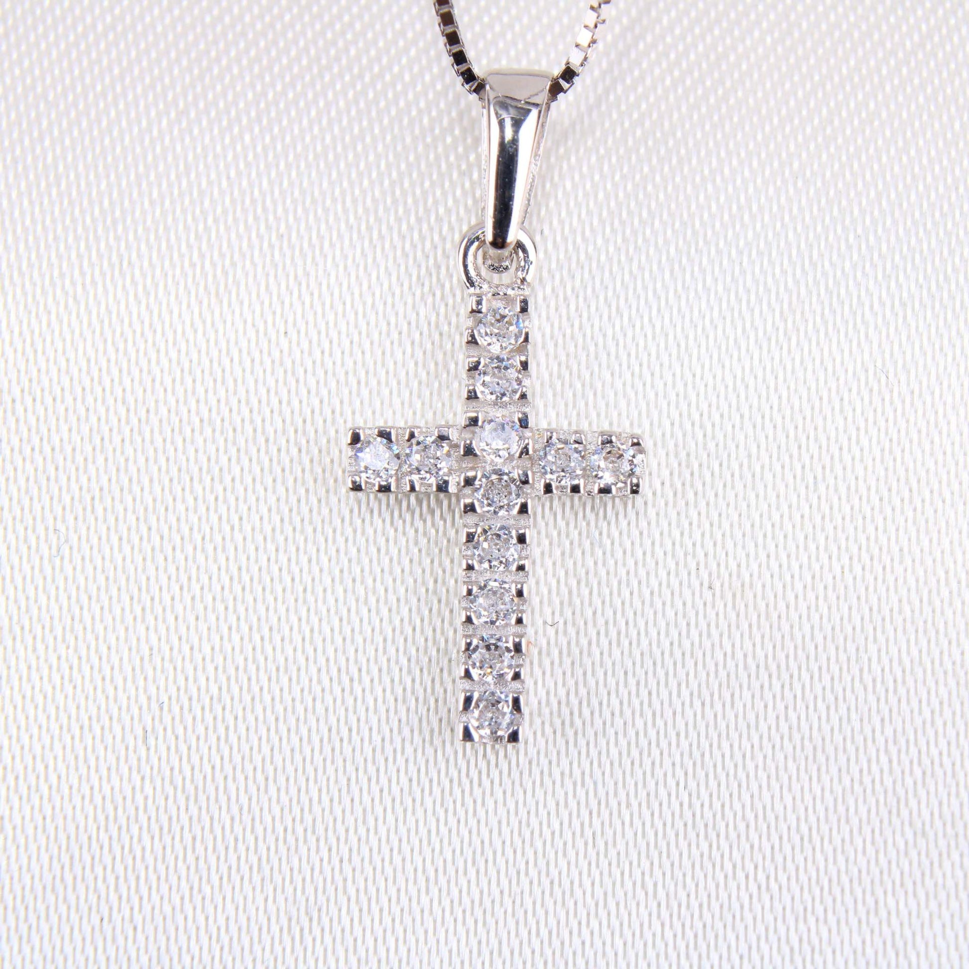 14K White Gold CZ Cross Charm14K White Gold CZ Cross Charm
Chain Sold Separately 14K White Gold CZ Cross Charm
 
Material Type–14k Gold 14K White Gold CZ Cross Charm
Stone Type–Cubic Zirconia 14All CharmsAlexanderAlexander Gold & Diamonds14K White Gold CZ Cross Charm